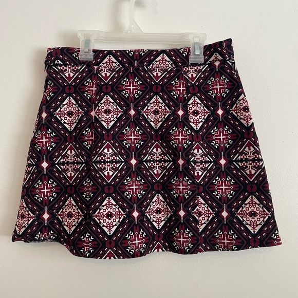 Printed zip up skirt !! - Picture 2 of 6